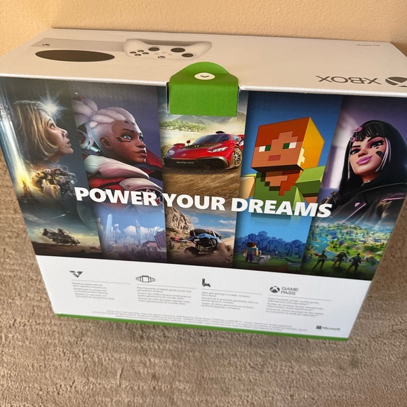 Xbox Series S - Picture 2 of 2